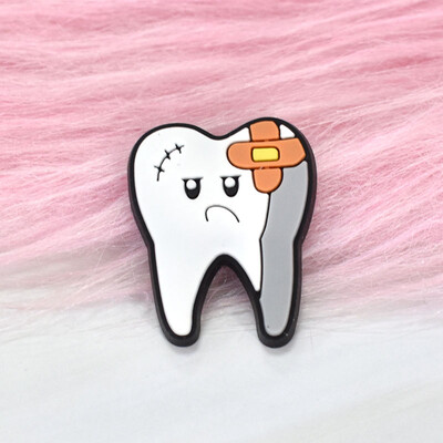 1Gb Smieklīga multfilma Mīlestības Zobu dizains PVC Emalja Piespraude Modes Personība Augļu Zobu Žetons Pin Mētelis Aksesuāri Rotaslietas