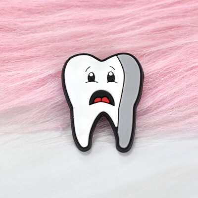 1Gb Smieklīga multfilma Mīlestības Zobu dizains PVC Emalja Piespraude Modes Personība Augļu Zobu Žetons Pin Mētelis Aksesuāri Rotaslietas