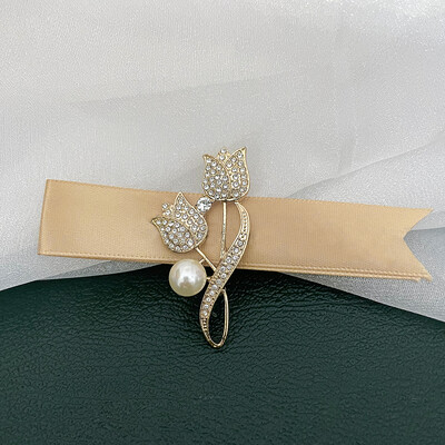 Broșă cu flori de trandafir de perle de culoare argintie plină de strass, accesoriu de costum pentru fete