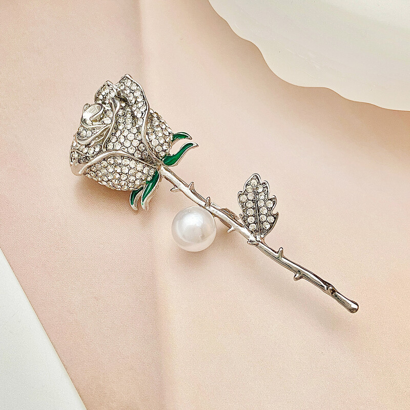 Broșă cu flori de trandafir de perle de culoare argintie plină de strass, accesoriu de costum pentru fete