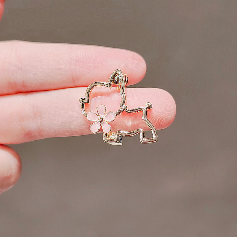 Broșă drăguță pentru câine, costum coreean de ultimă generație Animale placate cu aur cu ace de rever cu flori roz Costum Accesorii pentru îmbrăcăminte Cadouri