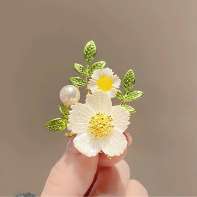 New Fashion Plants Flower Brooches For Women Luxury Brooches Daisy Jasmine Flower Pins Clothing Accessories