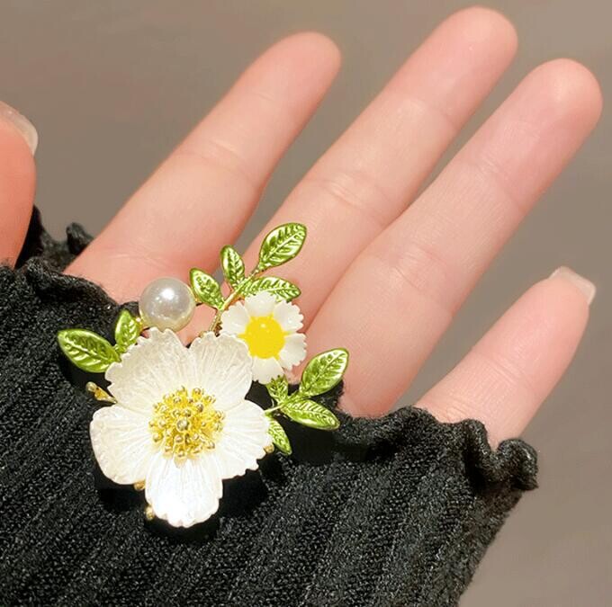 New Fashion Plants Flore Brose Pentru Femei Brose de lux Daisy Jasmine Flower Pins Accesorii Imbracaminte