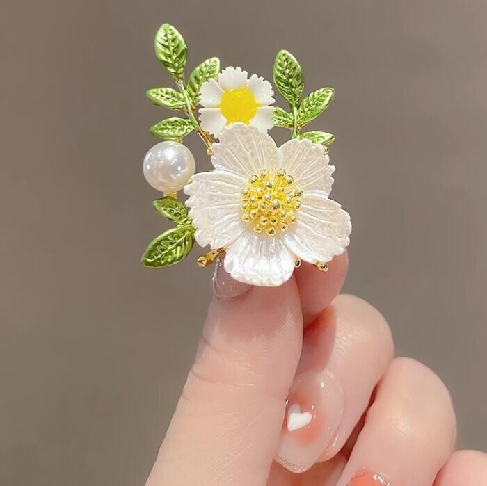 New Fashion Plants Flore Brose Pentru Femei Brose de lux Daisy Jasmine Flower Pins Accesorii Imbracaminte