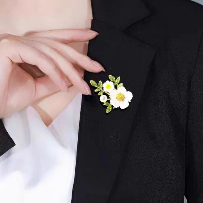 New Fashion Plants Flore Brose Pentru Femei Brose de lux Daisy Jasmine Flower Pins Accesorii Imbracaminte