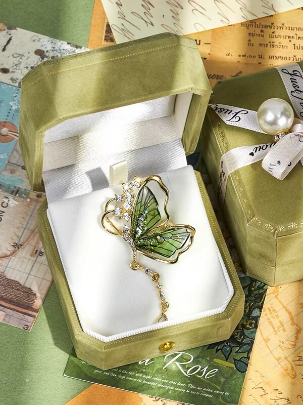 Izsmalcināta zaļa kristāla tauriņu sakta sievietēm, meitenēm, metāla atloka piespraudes, uzvalks džemperis, nozīmītes, rotaslietas, aksesuāri, dāvana