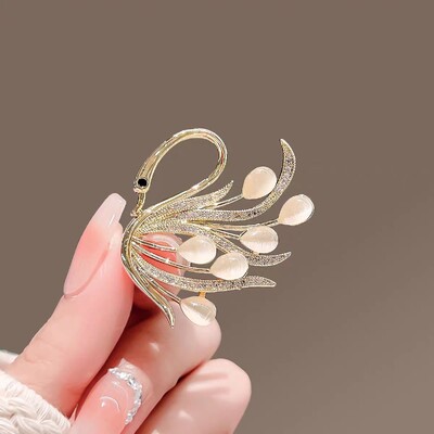 Luxus és kifinomult strasszos szarka bross nőknek Fényes cirkon Állattűk Jelvény Női Ékszer Ruházat Dekoratív Ajándékok