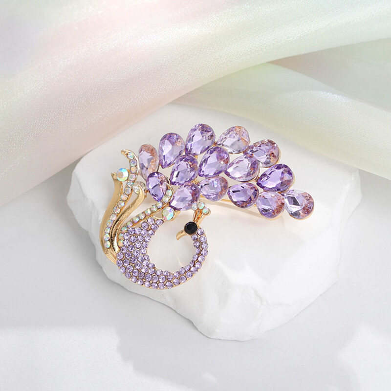 Smalkas kubiskā cirkonija oksīda piespraudes Fīniksa piespraudes Elegantas purpursarkanas kristāla putnu pāva saktas piespraudes sievietēm Modernas nozīmītes rotaslietas sprādzes