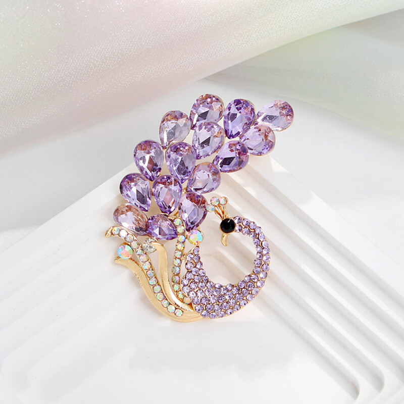 Smalkas kubiskā cirkonija oksīda piespraudes Fīniksa piespraudes Elegantas purpursarkanas kristāla putnu pāva saktas piespraudes sievietēm Modernas nozīmītes rotaslietas sprādzes