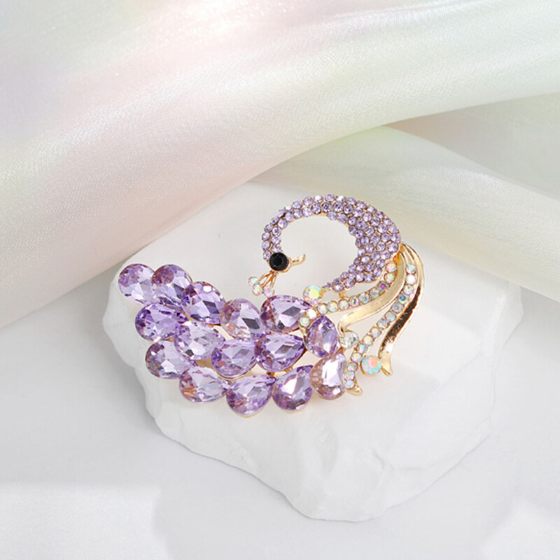 Smalkas kubiskā cirkonija oksīda piespraudes Fīniksa piespraudes Elegantas purpursarkanas kristāla putnu pāva saktas piespraudes sievietēm Modernas nozīmītes rotaslietas sprādzes