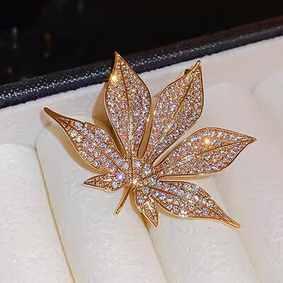 Vintage Full Rhinestone Maple Leaf Brooches For Women Leaves Lapel Pins Elegant Plant Corsage Party Jewelry