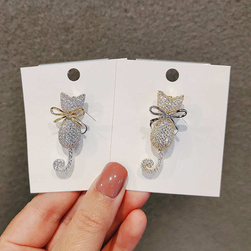 Izsmalcinātas Rhinestone Kaķu piespraudes Sievietēm Vīriešiem Mode Karikatūra Dzīvnieku Piespraudes Piespraudes Ballīte Ikdienas apģērbi Aksesuāri Rotaslietas Dāvana