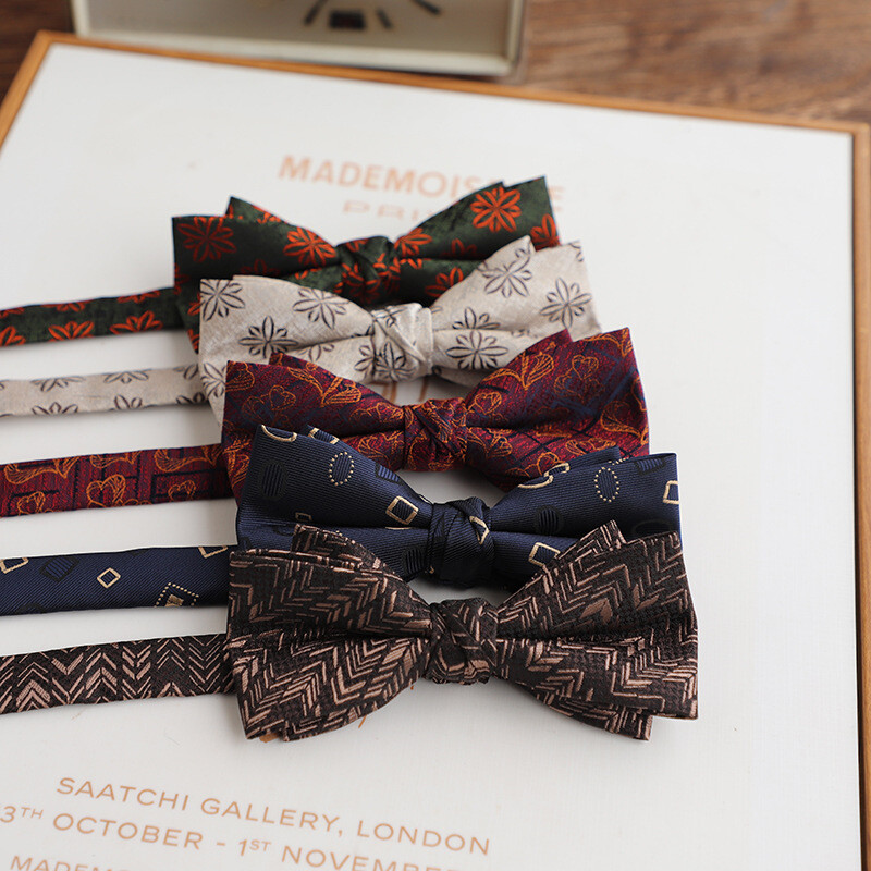 2024 Papioni pentru bărbați cu design nou jacquard din poliester, bej, maro, papion pentru bărbați, fulgi de zăpadă, în dungi, costum de domn, fluture