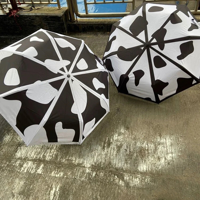 Μαύρο και άσπρο μοτίβο αγελάδας Ομπρέλες αντιηλιακής προστασίας από βινύλιο κατά της υπεριώδους ακτινοβολίας Rainstorm Ομπρέλες διπλής χρήσης μικροί φρέσκοι μαθητές
