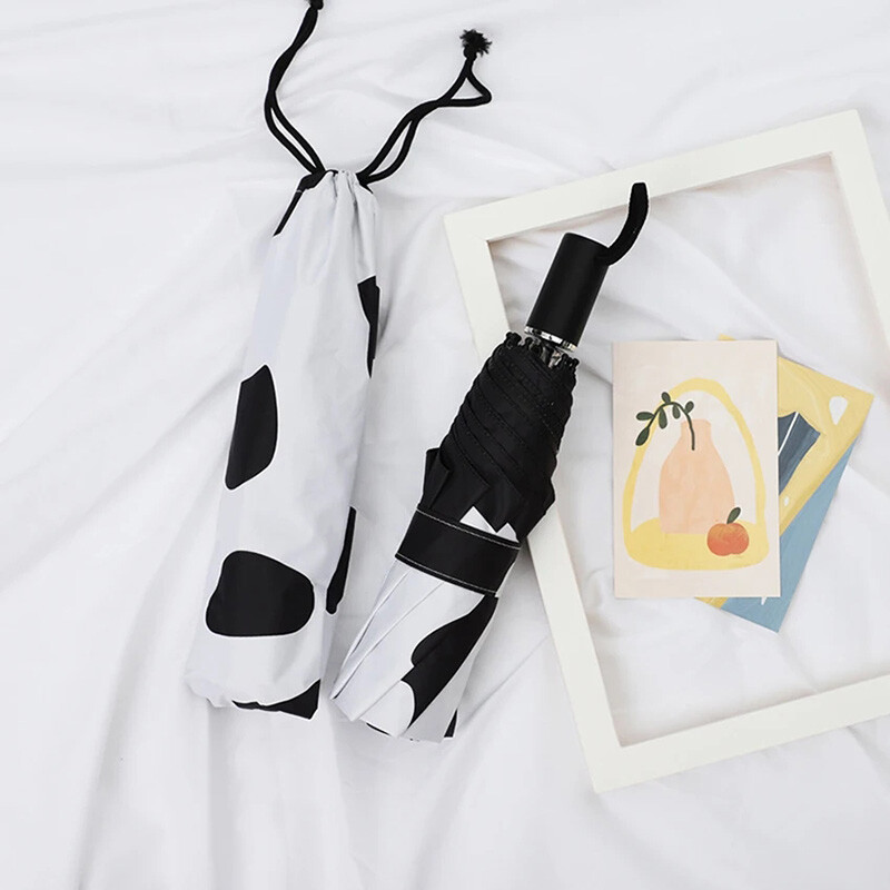 Μαύρο και άσπρο μοτίβο αγελάδας Ομπρέλες αντιηλιακής προστασίας από βινύλιο κατά της υπεριώδους ακτινοβολίας Rainstorm Ομπρέλες διπλής χρήσης μικροί φρέσκοι μαθητές