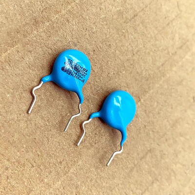 5 ΤΕΜ SD222M X1 400V Y1 250V 2200pF 2,2nF P=10mm