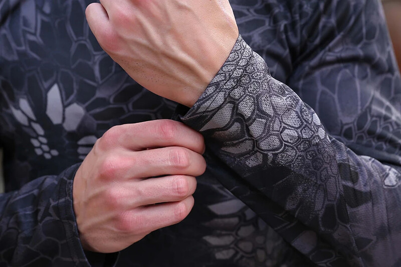 Hosszú ujjú póló Izzadásgátló taktikai ingek Légáteresztő Camo Alsóing Vadászruházat Férfi Rugalmasság Napvédő Top