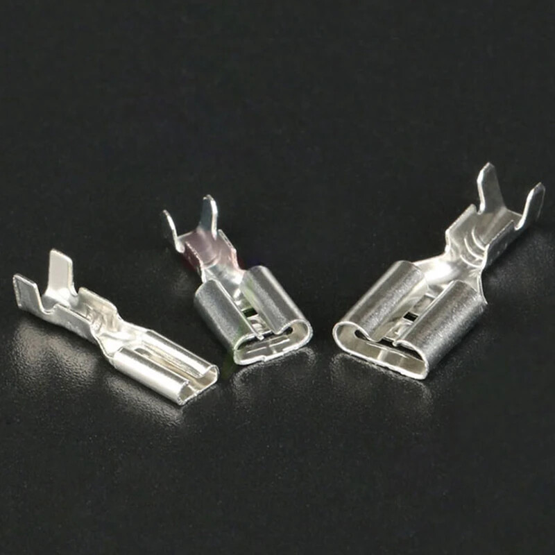 100/50 Komplekti 2,8 mm 4,8 mm 6,3 mm izolācijas Ievietojiet spraudņa atsperes spaili ar caurspīdīgu vāciņu Termināliem 22-16AWG