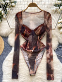 SINGREINY Sieťované potlač sexy body s hranatým výstrihom, dlhými rukávmi, otvoreným rozkrokom, štíhlym overalom s batikovaným retro vzorom