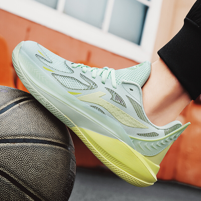 2024, noi bărbați ușori, cu rechin alb, poartă pantofi de baschet anti-alunecare respirabili, pantofi sport pentru studenți