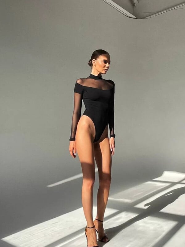 Sexy spodná bielizeň s golierom a dlhým rukávom, dámske body s priehľadným topom a rolákovým golierom, dámske oblečenie s dlhým rukávom a čipkou.