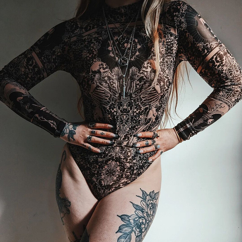 Gothic Print Meztelenül átlátszó Bodycon Jumpsuitek Y2K csipkehálós hosszú ujjú karcsú bodyk Női nyári pólók Utcai felsők