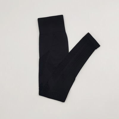 Bezšuvju sieviešu sporta kostīms sporta zālei treniņu apģērbi Tīkla augšdaļa ar garām piedurknēm Fitness Crop Top un Scrunch Butt Vingrošanas Legingi Jogas Komplekti