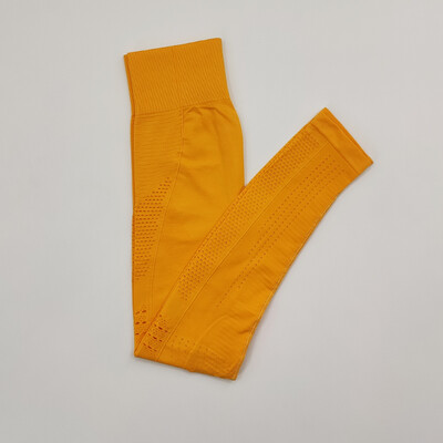 Bezšuvju sieviešu sporta kostīms sporta zālei treniņu apģērbi Tīkla augšdaļa ar garām piedurknēm Fitness Crop Top un Scrunch Butt Vingrošanas Legingi Jogas Komplekti