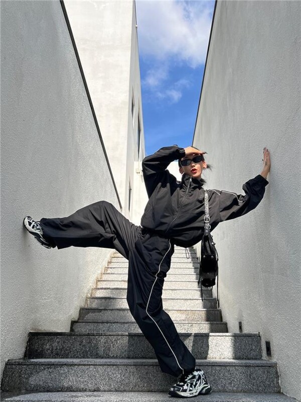 Tavaszi sport kétrészes öltöny Női High Street sport kabát Bő melegítőnadrág Női szabadtéri kocogó bő női tréningruha