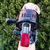 BL39 Μεταλλικό κλειστό καρούλι Μαύρο κόκκινο Slingshot Fishing Roel Shooting Fish με πετονιά 55M