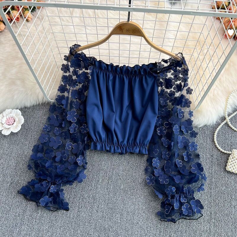  Дамска шифонена риза с триизмерни цветя и прозрачна мрежа с едно рамо, свободна талия, модерен къс топ с отворени рамене за лятото