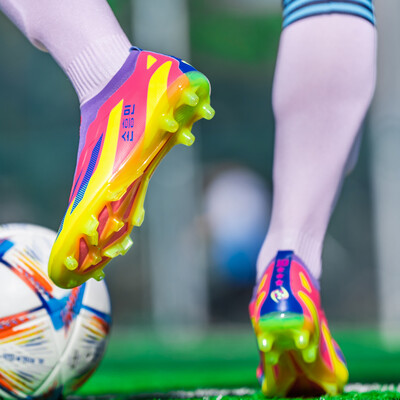 Kiváló minőségű férfi futballcipők csúszásmentes gyepből készült focikapcsok gyerekeknek TF/FG edzőfocicipők Chuteira Campo 2410