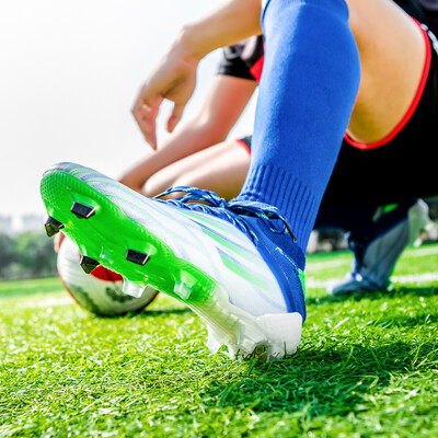 Kiváló minőségű ultrakönnyű férfi focicipők csúszásmentes gyep futballkapcsok gyerekeknek TF/FG edzőfocicipők Chuteira Campo