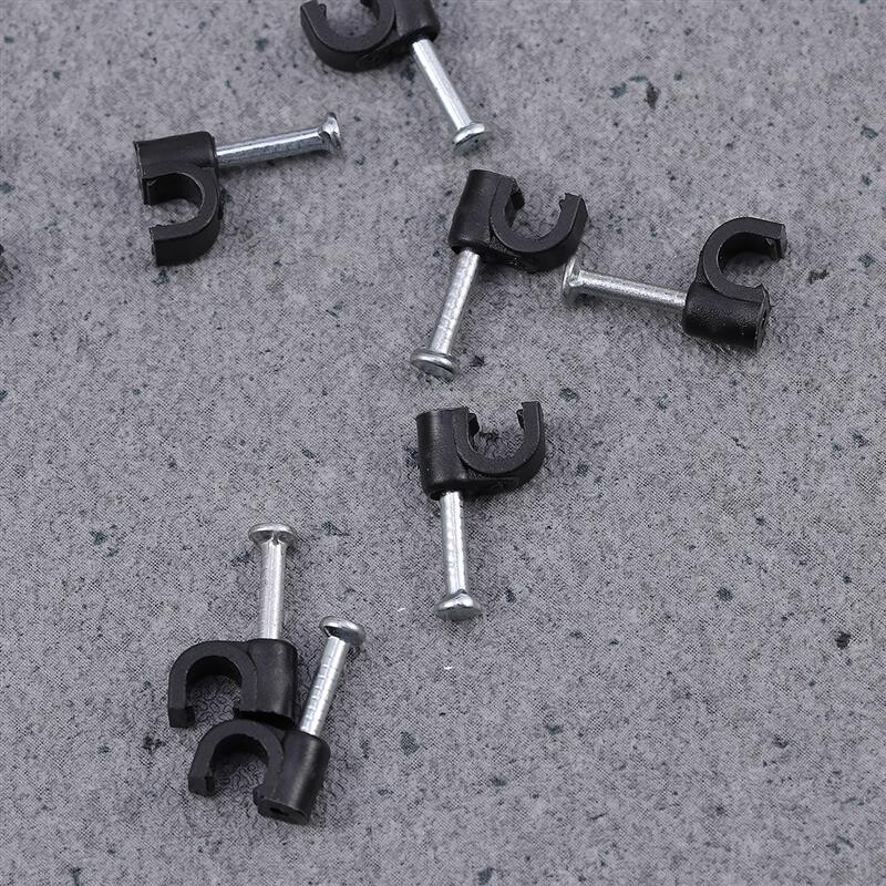 100 бр. Пластмасова щипка за кабели Органайзер за кабели за бюро Закопчалка за проводник Телефонна линия Фиксатор за вратовръзка Органайзер Скоба за стена (черна)