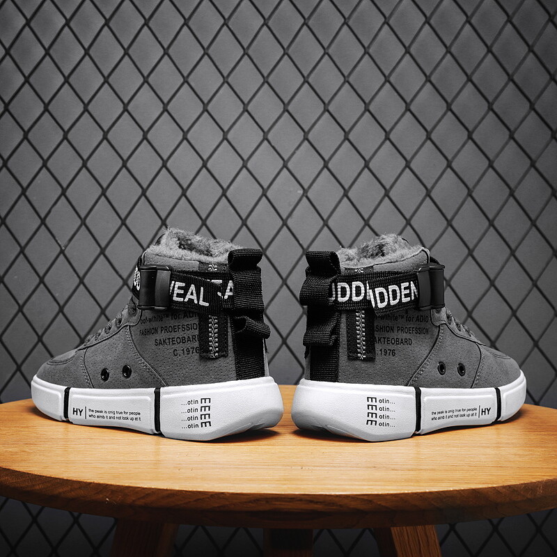 Zimske muške čizme plus tople baršunaste čizme za snijeg lagane neklizajuće 2023 nove udobne tople muške ležerne sportske cipele