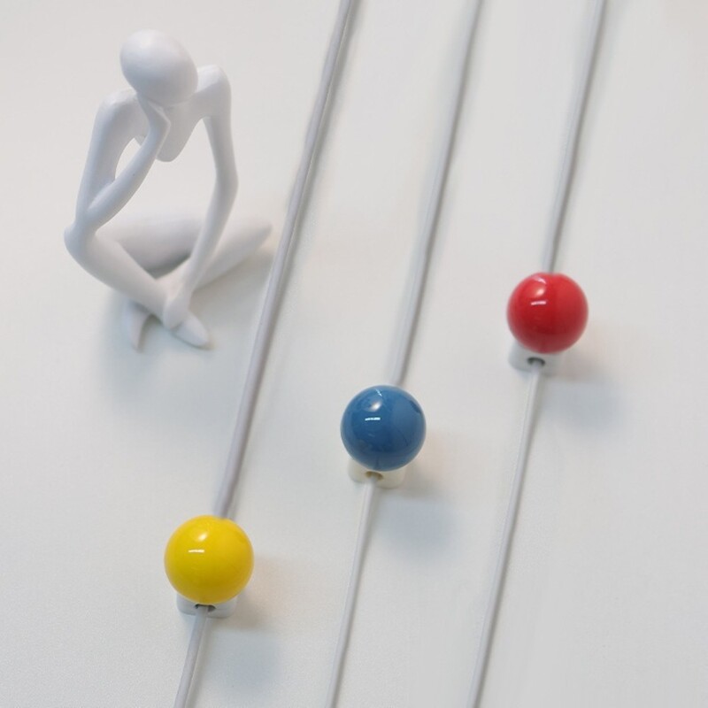 Simpatičan držač podatkovnog kabela Višenamjenski samoljepljivi organizator stolnog kabela Kreativna šarena PP kopča kabela za punjenje bez bušenja