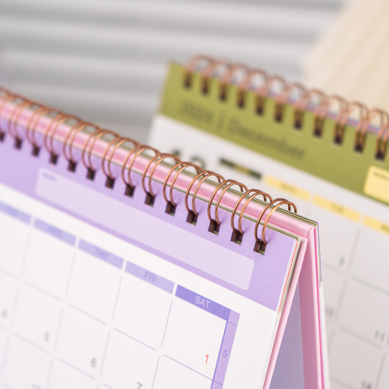 Engleski stolni kalendar 2025. Moda Jednostavna podsjetnik Mjesečni kalendar Uredski stolni ukrasni kalendar Besplatne bilješke Upravitelj vremena