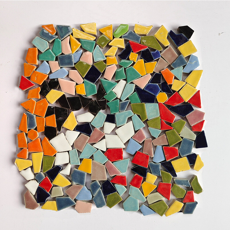 Keraminės mozaikos smulkios dalelės „pasidaryk pats“ darželio baigimo laisvos spalvos glazūruotos sujungimo plytelės fonas