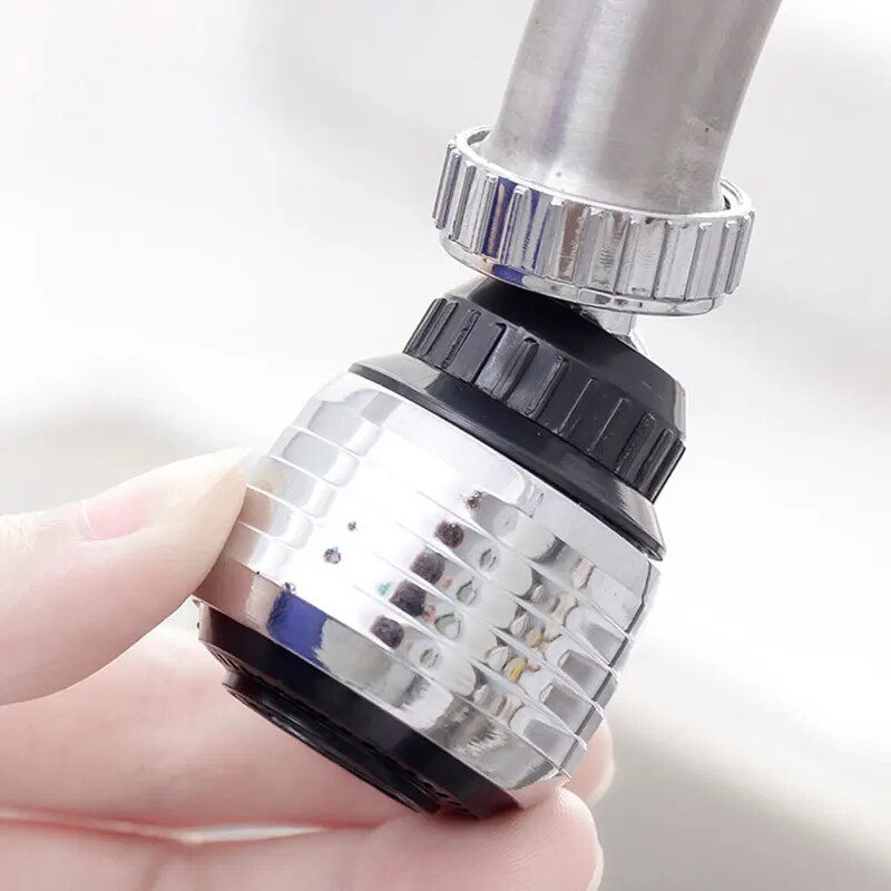 Περιστρεφόμενο 360° επέκτασης βρύσης Αξεσουάρ μπάνιου Σχηματιζόμενος ψεκαστήρας βρύσης Φιλικό προς το περιβάλλον και ακροφύσιο εξοικονόμησης νερού