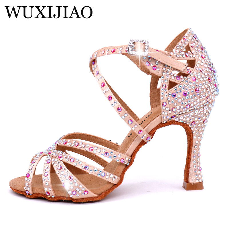 WUXIJIAO Γυναικεία Salsa party Παπούτσια χορού Latin παπούτσια χορού μεγάλα μικρά στρας γυαλιστερά Bronze Skin Μαύρο σατέν τακούνι Κούβας 9cm