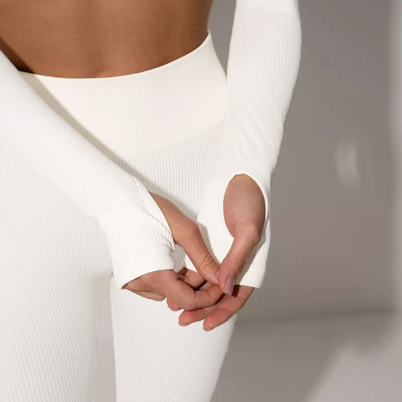 Sieviešu treniņtērps balts rievotas jogas komplekti šorti bezšuvju sporta tērpi fitnesa apģērbam treniņam apģērbi sporta zāle sporta apģērbs sievietēm