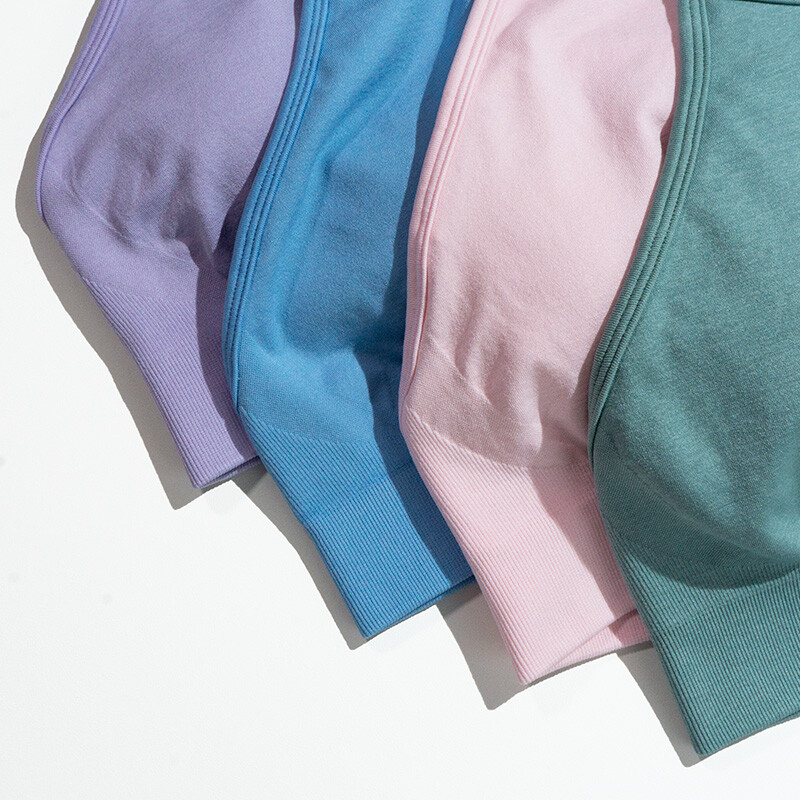 Õmblusteta kõrge venitusega joogakomplekt naiste kõrge kaelusega lahtise seljaga spordirinnahoidja ja tagumikuga lühikesed püksid, 2 tk.