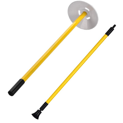 Golfi lipuvarda harjutamine õue golfivardale rohelise lipukepi panemise tihvti lipuvarda kaasaskantava kaheosalise disainiga