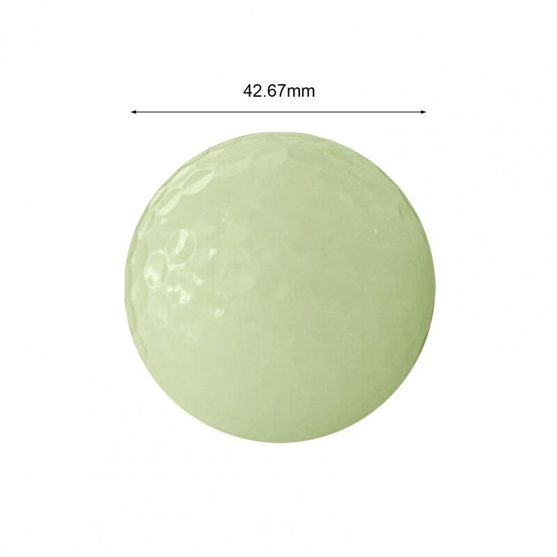 Fluorescencinis golfo kamuoliuko automatinis šviesos sugertis, geriausiai atspindintis aplinkai nekenksmingas švytėjimas tamsiame golfo kamuoliuke, skirtas golfui