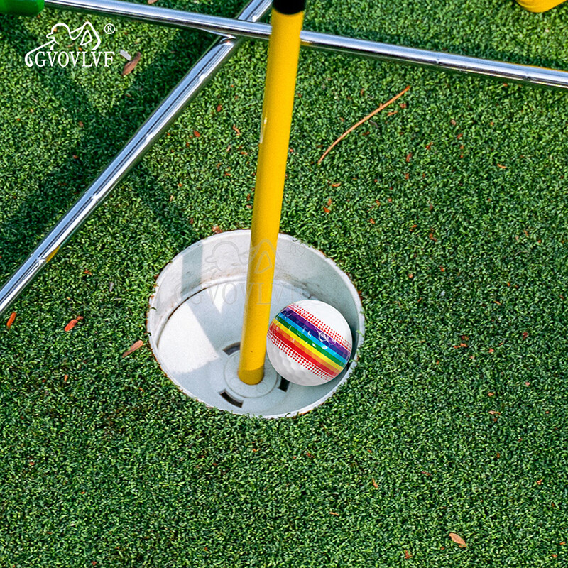 Golfo kamuoliukai Itin ilgo nuotolio trijų sluoksnių kamuoliukai, skirti profesionalių varžybų žaidimams. Patvarūs masažiniai kamuoliai