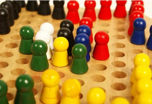 16 τμχ Παιδικό ανθρωποειδές Ξύλινο παιχνίδι παζλ Ξύλινο επιτραπέζιο παιχνίδι σκάκι Πεδία ανθρωπόμορφο πούλι Κομμάτια Ιπτάμενο σκάκι