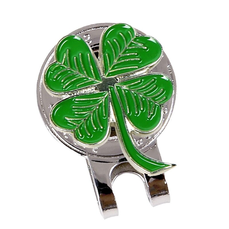 Magnetinis golfo kamuoliukų žymeklis su standartiniu skrybėlės segtuku, tvirtinamu prie kišenės krašto diržo. Drabužiai, tvirti, lengvai naudojami