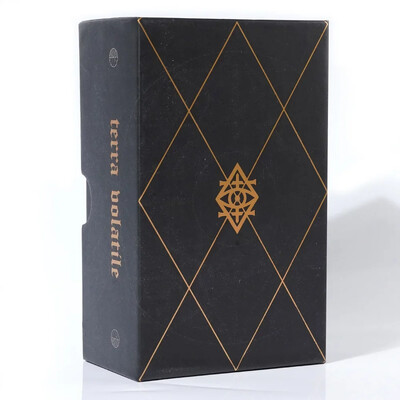 The Terra Volatile Tarot 105 db kártya 1:1 Méret Aranyozott Edge Tarot Társasjátékok