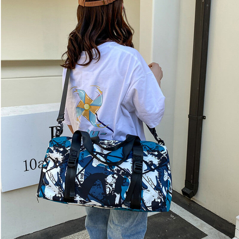 Športová taška Graffiti Sport Gym Bag cez noc, módna cestovná taška s priehradkou na topánky a vreckom na mokré oblečenie, vodotesná