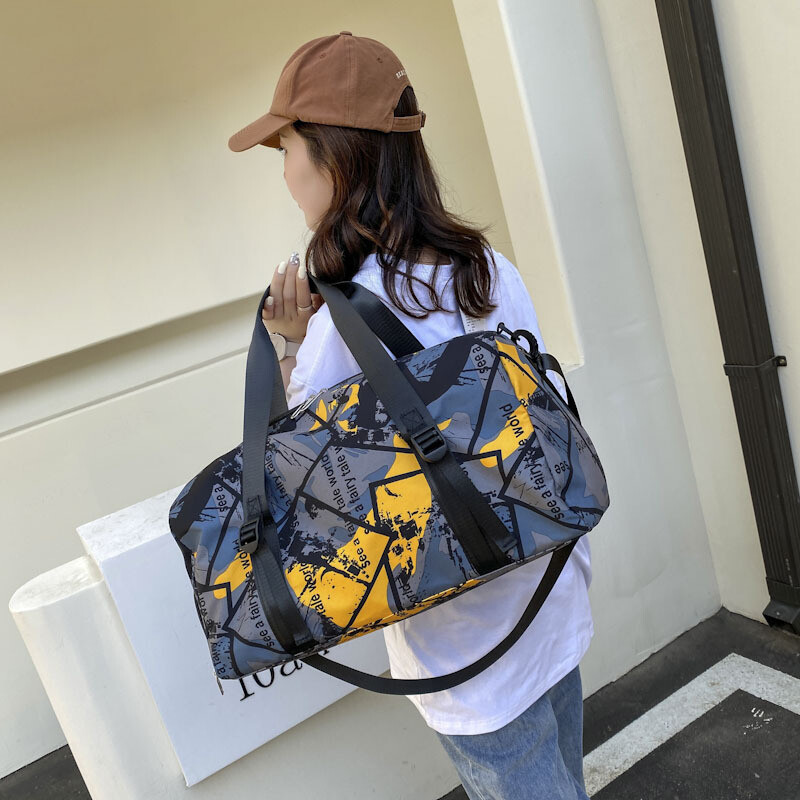 Športová taška Graffiti Sport Gym Bag cez noc, módna cestovná taška s priehradkou na topánky a vreckom na mokré oblečenie, vodotesná